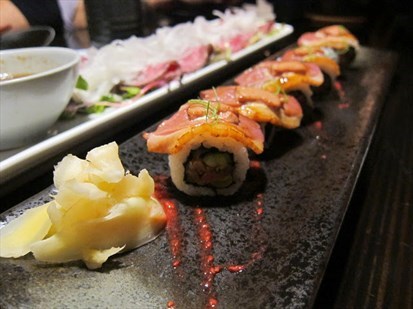 烟熏合鸭卷寿司 nt$240