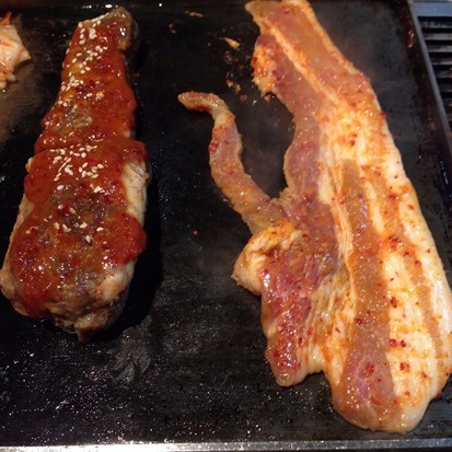 覺得原味的三層肉比較清爽，牛肉很嫩很好吃