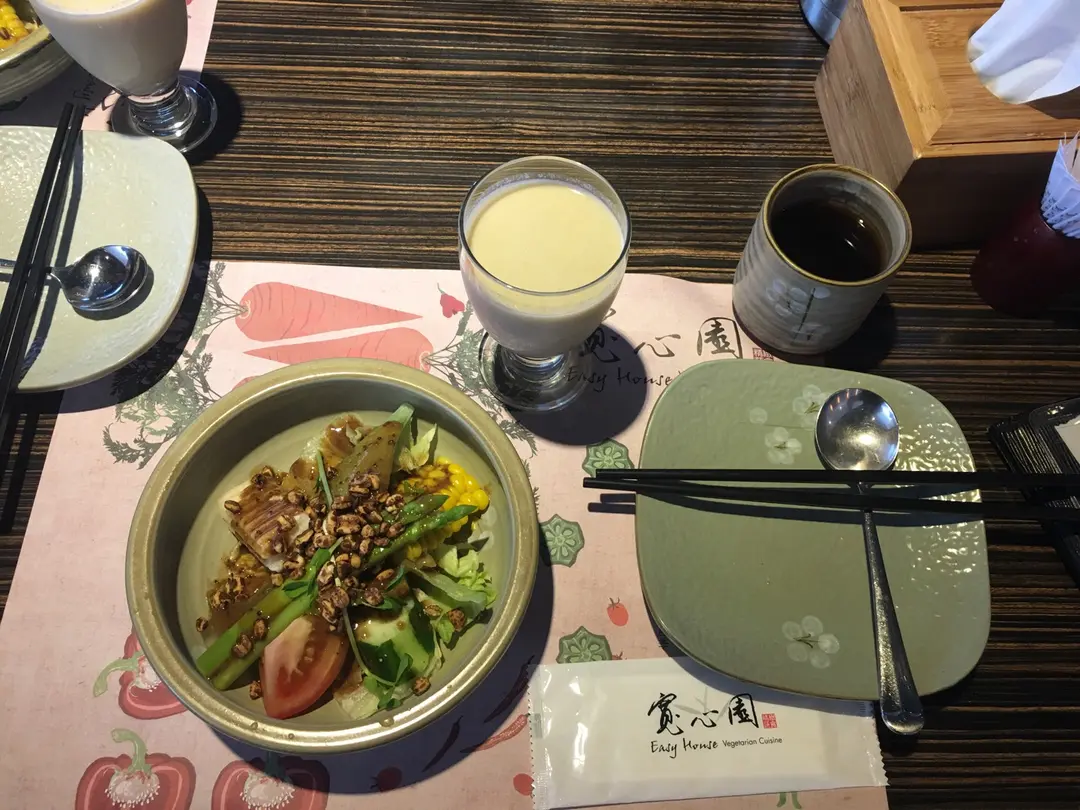 台北大安區美食 蔬桌商業午餐 品嚐單純美好的素食餐廳 已歇業 北極熊x迷你竹的大世界