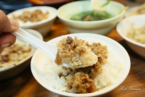 【臺南美食】古早味銅板美食!來一碗肥瘦任選的肉燥飯吧:蔡三毛豬血攤