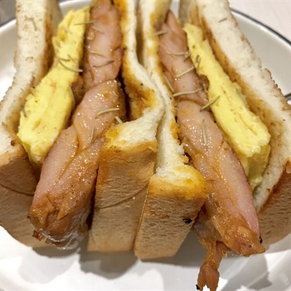 太入味了完全沒有G肉原汁的迷迭香雞腿排